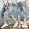 Kurz geschnittene Jeans für Herren, Sommer, dünn, gerade, koreanische Teenager-Jeans mit zerrissenem Loch, lässige 3/4-Shorts für Herren X0621