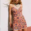 女性の夏のビンテージザ編みのドレスジャカードノースリーブスパゲッティストラップ女性甘いエレガントなミニドレス服210513