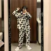 QWEEK Samt Kuh Druck Pyjama Frau Winter Warme Zwei Stück Set Nachtwäsche Pyjama Pour Femme Lounge Tragen Hosen Anzüge Verdicken 211109