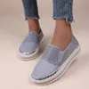 2024 New Arrint Fashion Mandis Femmes Chaussures robes Chaussures Low Tops Platforms Sneakers raffinés Rimestone Classic Silver Pink Crystal Designer Career Office Slipon Casual