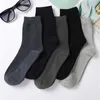 Ranmo Mężczyźni Wygodne Oddychające Skarpety Biznesowe Dorywczo Bambusowe Włókno Solid Color Soft All Season Socks X0710