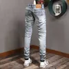 Italiensk stil mode män jesns retro ljusgrå blå elastisk bomull smal passform rippade jeans för vintage designer denim byxor