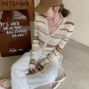 MATAKAWA Pull Femme Rayé Contraste Couleur Col V Cardigan Tricoté à Manches Longues Pulls Printemps Slim Top Simple Poitrine 210513
