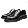 2022 besondere exquisite Bullock Carving Stil Mode Herren Schuhe Loafers Mann Party Kleid Schuhe große Größe: US6,5-US10