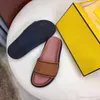 2022 Luxurys Designers slippers classic Factory_footwear pantoufle casual flat beach shoes sandals Simple and comfortable men women with the same style