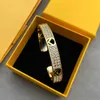 Womens Deisgners Love Bracalet Bracciali gioielli per le donne Color oro con lettera Designer Diamonds Brand Bracciale in acciaio inossidabile Bracciale