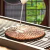 6 pçs / conjunto de esteiras artesanais naturais tecido de rattan rattan copos de vime almofada de placa resistente ao calor para tabuletas de xícara de chá redondas Panelas antiderrapantes Conjunto de montanha-russa com suporte Wll1158