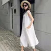 Twotwinstyle gestreepte casual vest voor vrouwen v-hals mouwloze losse vestigingen tops vrouwelijke zomer kleding modieuze 210517