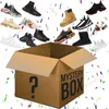 Mystery Box Mens Womens тапочки дизайнер слайд меховые шерстяные тапочки сюрприз подарок пакет баскетбол обувь случайные кроссовки бегущие пены бегун вышивка сандалии
