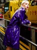 Nerazzurri Spring Purple Błyszczące Kobiet Patent Skórzany Trench Płaszcz Belt Raglan Rękaw Przegroczy Soft Runway Long Coat Kobiet 211118