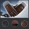 Fem fingrar handskar ridning utomhus skidskidåkning och tjock varm vinter pigskin