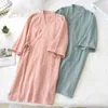 Couple Nightgown tissé double gaze hommes et femmes robe de maison lavé fil de coton peignoir crêpe mince poule pansement 210901