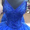 공주 럭셔리 로얄 블루 플러스 사이즈 공 가운 Quinceanera 드레스 V 목 Applique Beadings 스윕 기차 달콤한 16 드레스 미인 파티 가운 Vestidos de 15 Blancos