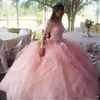 2021 Princess Pink Ball Gown Quinceanera Dressesバトー長袖中空バックカスケードフリルアップリケプロムパーティーガウン