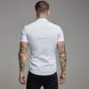 Été hommes mode à manches courtes solide coupe ajustée mâle affaires sociales robe chemise hommes gymnase Fitness vêtements de sport 220714