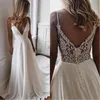 Abiti da sposa moderni e semplici in chiffon con linea A. Abiti da sposa con retro in pizzo per la sposa. Scollo a V con cinturino