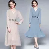 Femmes d'été robe longue plissée femme manches élégantes taille haute bleu drapé maxi robes col en v en mousseline de soie avec ceinture 210506