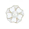 Svart Vit Enamel Brosches Pearl Flower Brosch Pins Business Soats Tops Badge för kvinnor Mäns Mode Smycken Will och Sandy