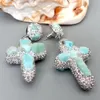 YYGEM natürliche blaue Larimar Silber Farbe Kristall Pave Kruzifix Kreuz Ohrstecker