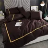 Set di biancheria da letto super soft touch Copripiumino confortevole per 4 stagioni Set di trapunte da letto di design con ricamo di alta qualità King Size220w