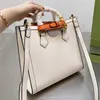 Ontwerper Diana Bamboo Handle Tote Bag 2021S Italië Merk Women Fashion Echt lederen kleine bakken handtassen vrouw winkelen schouder196p