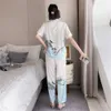 Сексуальные цветочные птицы напечатаны сатиновые сонные одежды Rayon женщин Pajamas с коротким рукавом брюки домашний костюм две части набор ночной одежды Q0706