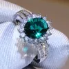 Obrączki ślubne Luksusowy Zielony Kryształ Pierścień Princess Crown Engagement Cubic Cyrkon Srebrny Kolor Dla Kobiet