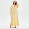 الملابس العرقية المسلمة لباس بيجاماس أزياء الأزياء الطويلة الطويلة الطول تطريز كبير بالإضافة إلى رداء الشرق الأوسط الحجم