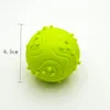 DHL libero Giocattoli per la dentizione del cane Paw Print Balls Cani durevoli IQ Puzzle Mastica per cucciolo Piccolo cagnolino Pulizia dei denti Giocattolo da masticare Osso 6,5 cm 3 colori blu