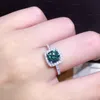 Anello Moissanite verde laboratorio da 2 ct Anello in argento sterling 925 Anelli di fidanzamento per fedi nuziali per le donne Regalo di gioielli per feste con dita da sposa Anello con diamanti