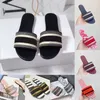 Lage hakken designer sandalen voor vrouwen dia's trends mode geborduurde bloemen brocade vrouw dame slippers zomer strand schoenen 35-41 Loafers sliders