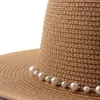 Stingy Brim Hattar Straw Hat Kvinna British Pearl Fashion Party Flat Top Chain Strap och Pin Fedoras för kvinna En Street-Style Shooting