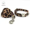 Leopard Print Dog Collar met strikje Katoenen stof metalen gesp kat ketting of leiband unieke stijl poten 210712