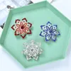 Pins, broches luxuros luxo strass senhoras snowflake broche moda high-end festa presente de aniversário