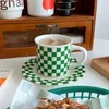 Tazze Chic Grids Tazza da caffè in ceramica Piattino Set Vintage Latte da bere Tazza da tè con piatto Home Office Cafe Table Decorazioni estetiche 245ml