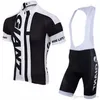 새로운 프로 팀 자이언트 망 사이클링 의류 Ropa Ciclismo 사이클링 저지 사이클링 의류 짧은 소매 셔츠 + 자전거 턱시도 Set 세트 Y21040114