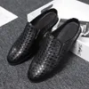 Stor storlek tofflor män loafers läder casual skor mode våren svart utomhus glidor inomhus män lägenheter glida lata skor