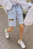 الشارع الشهير الدنيم السراويل النساء الكورية عارضة طول الركبة ثقب الفضفاضة الجينز امرأة الصيف قصيرة feminino 210525