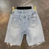 Fabpop夏のビーズチェーン洗浄したライトブルーの膝の長さジーンズのハーフデニムパンツ女性ストリートウェアGB294 210709
