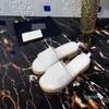 Moda Womens Wooden Slippers Designer com dedo redondo e salto baixo couro genuíno sandálias retrô para meninas flip flops beach hotel chuveiro 00