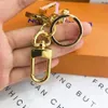 Luxury Designer KeyChain Fashion Classic Brand Key Buckle Letter Design Handgjorda guldnyckelringar Mens kvinnors väska Pendant High Quali298o