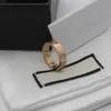 Europe America Style Men Lady Femme Titanium Steel 18K Gold Gravure Lettre réglante Six Diamond Lovers Ring Ring Size69 Twinkle9853038