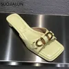 SuoJialun 2021 Moda Metal Toka Kadın Terlik Baş Toe Yaz Yeni Bayanlar Sandalet Slaytlar Ayakkabı Düşük Topuk Flip Floplar K78