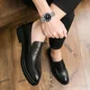 Mäns Loafers Brogue British Oxfords Klänning Skor Man Gentleman Leather Footwear Flats Tassel Män Loafers Zapatos Hombre