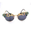 Vintage Crystal Rhinestone Barock Solglasögon Kvinnor Märke Designer Sommar Luxury Ladies Sun Glasögon för Feminino 2021