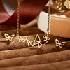 Utsökt Butterfly Flower Shape Hängsmycke Neckalce Rostfritt Stål Smycken Set Clavicle Chain Halsband Earing Sets för kvinnor