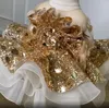 2021 Glitzernde Blumenmädchenkleider mit goldenen Pailletten, Ballkleid, transparenter Ausschnitt, Tüll, lange Ärmel, kleine Kindergeburtstags-Festzug-Hochzeitskleider