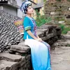 Scène de festival de danse folklorique Miao porter des vêtements classiques élégants pour femmes costume ethnique traditionnel robe brodée Hmong Vintage