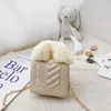 Little Girl Purse Fashion Cute Mini Twill Design Lettre 6 Pure Color Square Pu épaule Messenger Voyage en peluche Exquise Portable Princess Sac