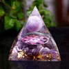Handgemaakte Orgonite Piramide 60mm Amethist Kristallen Bol Met Natuurlijke Kristalsteen Orgone Energie Healing 211101275S